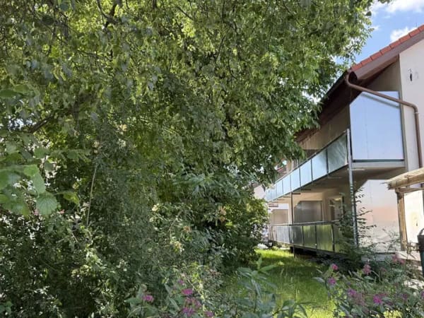 Immobilie in Aying - Ländlich und doch nah an München-  im  Süden mit S-Bahn-Anschluss S5: 4-Zi.-Wohnung m. großem Balkon - Bild 1