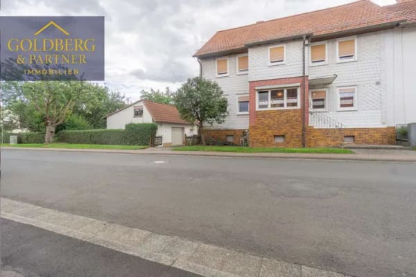 Immobilie in Gemünden -     Traumgrundstück mit 1.000 m² – Charmante Fachwerk-Doppelhaushälfte mit großem Garten & Nebengebä - Bild 0