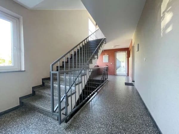 Immobilie in Hemmingen - Gepflegte 2-Zimmer-Wohnung mit Süd-Loggia und schönem Blick ins Grüne - Bild 2