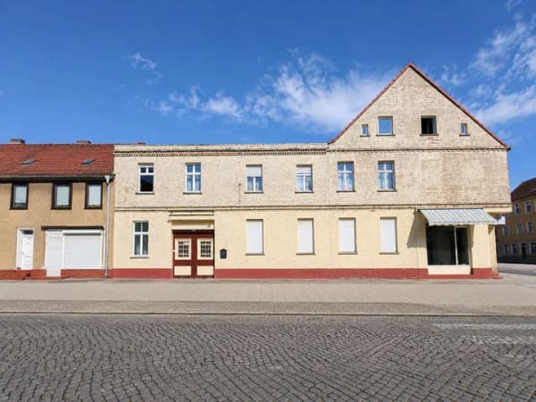 Immobilie in Kyritz - Zentral in Kyritz: Wohn- und Geschäftshaus mit 2 Wohneinheiten und Gewerbe - 400 m zum Bahnhof! - Bild 0