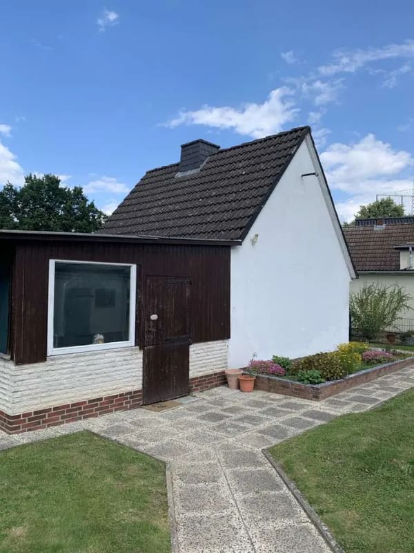 Immobilie in Haseldorf - Solides Einfamilienhaus mit Garage und Stallgebäude in ruhiger Sackgasse  - Bild 3