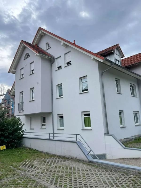 Immobilie in Bad Waldsee - KAPITALANLAGE mit 4,2% Rendite - Moderne, architektonisch gelungene 4,5 Zi.-DG.-Mais.-Whg. - Bild 1