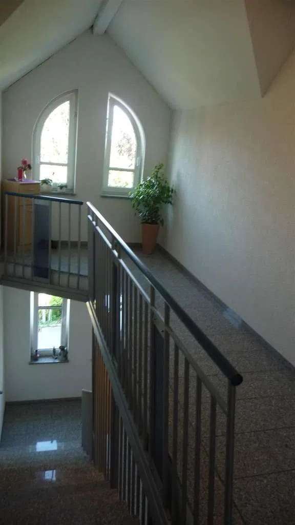 Immobilie in Bad Waldsee - KAPITALANLAGE mit 4,2% Rendite - Moderne, architektonisch gelungene 4,5 Zi.-DG.-Mais.-Whg. - Bild 3