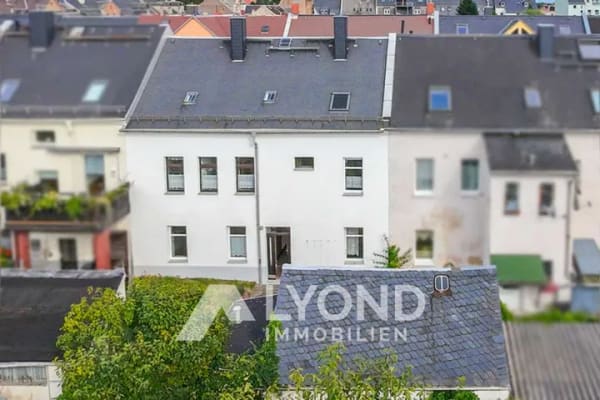 Immobilie in Hartha - Großzügiges Reihenhaus über 3 Etagen – ideal für Mehrgenerationenwohnen mit Garten und Garage - Bild 0