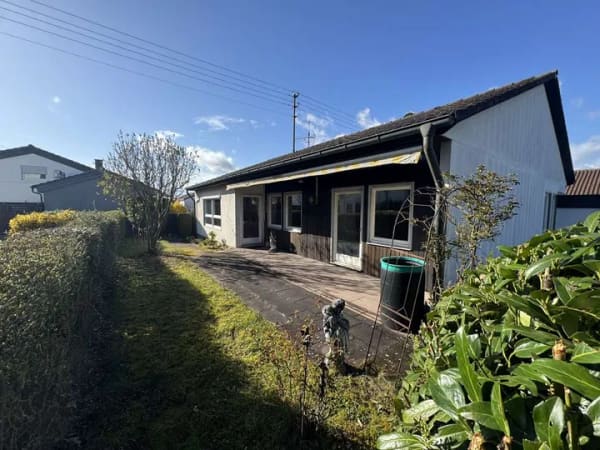 Immobilie in Sersheim - Gepflegtes Einfamilienhaus mit Einliegerwohnung in ruhiger Sackgasse - Bild 0