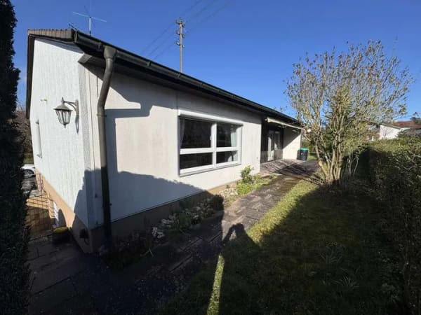 Immobilie in Sersheim - Gepflegtes Einfamilienhaus mit Einliegerwohnung in ruhiger Sackgasse - Bild 1