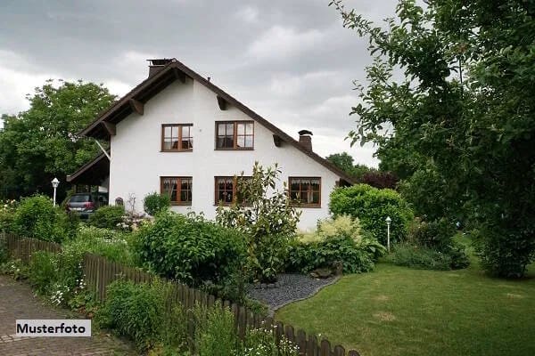 Immobilie in Schenklengsfeld - 2-Familienhaus nebst Carport und Schuppen - Bild 0