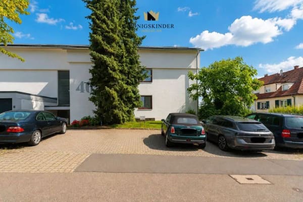 Immobilie in Esslingen am Neckar - Helle 1-Zimmer-Wohnung mit Terrasse, Gartenanteil und Stellplatz - Bild 1