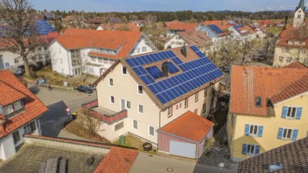 Immobilie in Argenbühl - Großzügiges Zweifamilienhaus mit Entwicklungspotenzial im Allgäu - Bild 1