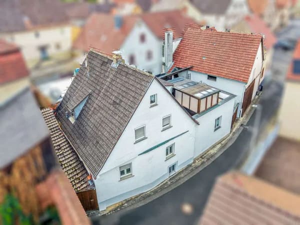 Immobilie in Leinach - Charmantes Hofanwesen im Ortskern von Leinach – Wohnen mit viel Platz für Ihre Ideen! - Bild 0