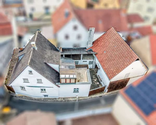 Immobilie in Leinach - Charmantes Hofanwesen im Ortskern von Leinach – Wohnen mit viel Platz für Ihre Ideen! - Bild 1