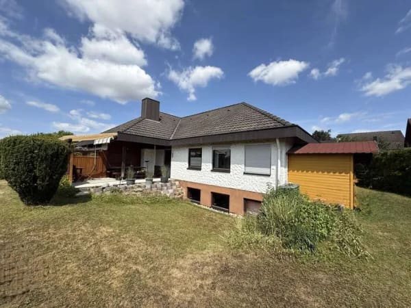 Immobilie in Vellberg - "Bequemes Wohnen auf einer Ebene" ATTRAKTIVES EINFAMILIENHAUS MIT SAUNA, GARAGE UND CARPORT - Bild 2