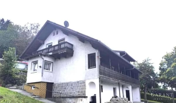 Immobilie in Fürstenstein - Handwerkertraum mit Panoramablick: Großzügiges Zweifamilienhaus in absoluter Traumlage - Bild 0