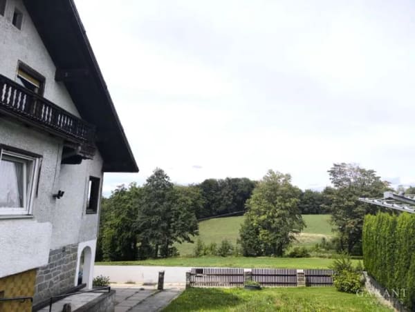 Immobilie in Fürstenstein - Handwerkertraum mit Panoramablick: Großzügiges Zweifamilienhaus in absoluter Traumlage - Bild 2