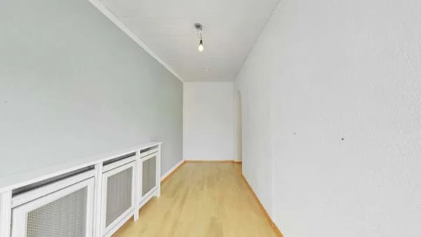 Immobilie in Bischofsheim - Zweifamilienhaus -WEG geteilt-
separate Eingänge, Terrasse, Balkon, Doppelgarage &schönem Grundstüc - Bild 1
