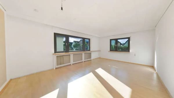 Immobilie in Bischofsheim - Zweifamilienhaus -WEG geteilt-
separate Eingänge, Terrasse, Balkon, Doppelgarage &schönem Grundstüc - Bild 2