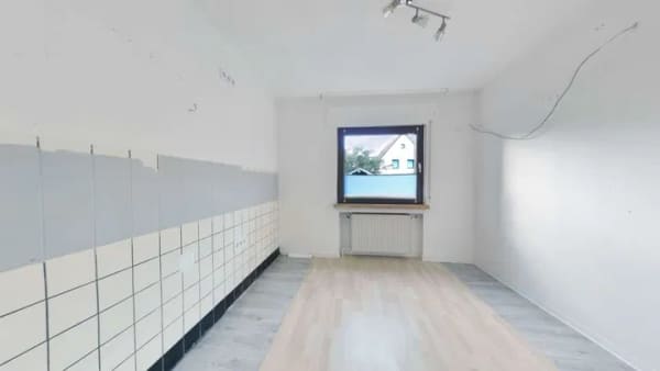 Immobilie in Bischofsheim - Zweifamilienhaus -WEG geteilt-
separate Eingänge, Terrasse, Balkon, Doppelgarage &schönem Grundstüc - Bild 3