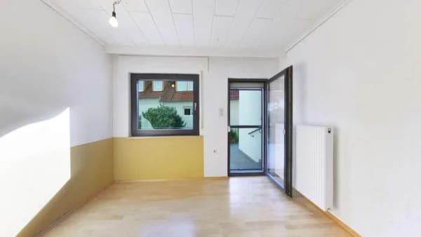 Immobilie in Bischofsheim - Zweifamilienhaus -WEG geteilt-
separate Eingänge, Terrasse, Balkon, Doppelgarage &schönem Grundstüc - Bild 4