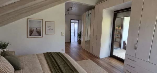 Immobilie in Aichtal - Charmant & voller Möglichkeiten: Dachgeschosswohnung mit Raum für Ihre Wünsche - Bild 1