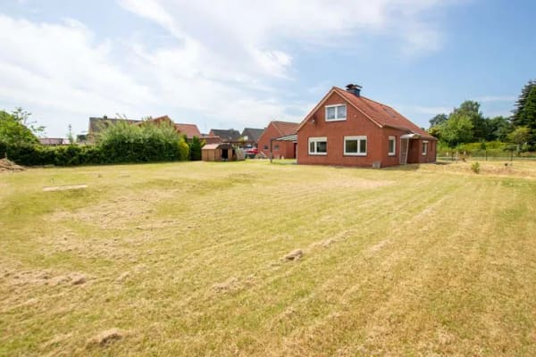 Immobilie in Südbrookmerland - Ein Zuhause mit Potenzial –  Sanierungsbedürftiges Einfamilienhaus in Südbrookmerland - Bild 1
