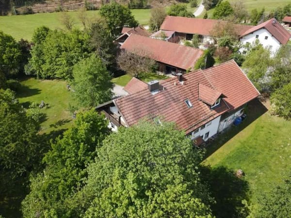Immobilie in Zenting - LÄNDLICHES ANWESEN - LANDHAUS MIT NEBENGEBÄUDE
TIER - PFERDHALTUNG GEEIGNET
 - Bild 1
