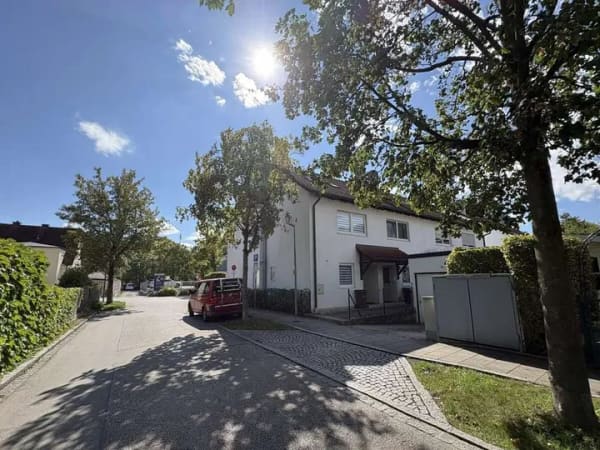 Immobilie in Unterföhring - Gepflegtes Reihenendhaus mit 2 TG-Stellplätzen in Unterföhring, sofort frei - Bild 1