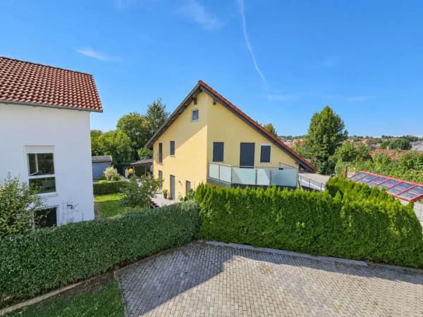 Immobilie in Wäschenbeuren - Exklusives Familiendomizil mit Galerie, mehreren Terrassen und zusätzlichem Ausbaupotenzial - Bild 1