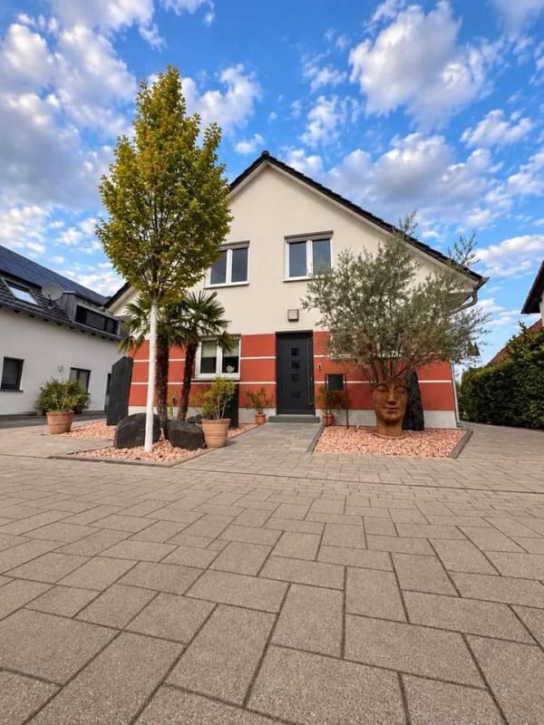 Immobilie in Otterstadt - Neuwertiges Haus mit Pool in verkehrsberuhigter Straße - Bild 0
