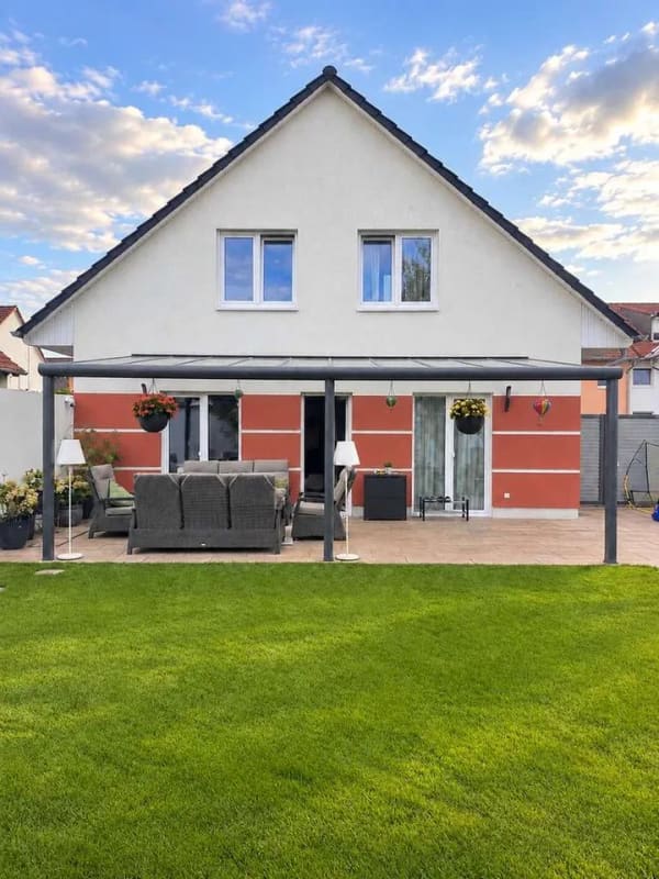 Immobilie in Otterstadt - Neuwertiges Haus mit Pool in verkehrsberuhigter Straße - Bild 1
