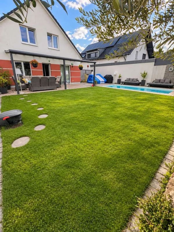 Immobilie in Otterstadt - Neuwertiges Haus mit Pool in verkehrsberuhigter Straße - Bild 3