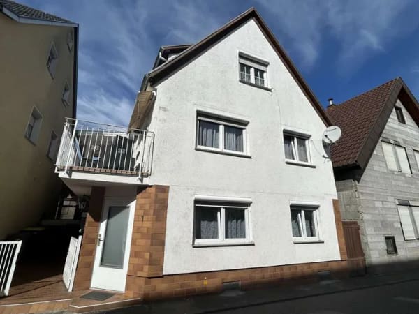 Immobilie in Pleidelsheim - Gepflegtes Einfamilienhaus mit Einliegerwohnung – viel Raum für individuelle Wohnideen - Bild 0