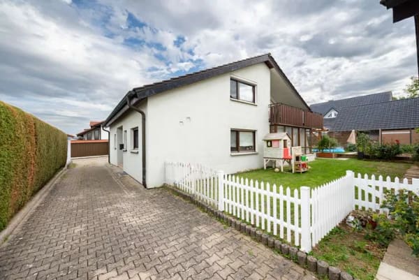 Immobilie in Massenbachhausen - Großzügiges Ein-/Zweifamilienhaus in Massenbachhausen mit viel Platz und Doppelgarage - Bild 0