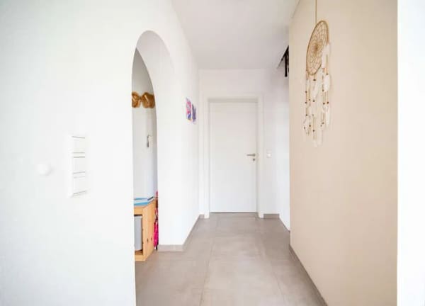 Immobilie in Massenbachhausen - Großzügiges Ein-/Zweifamilienhaus in Massenbachhausen mit viel Platz und Doppelgarage - Bild 2