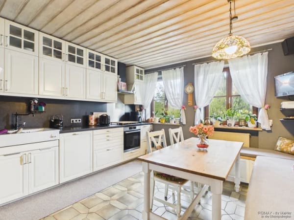 Immobilie in Georgensgmünd - Viel Raum für Ihre Wohnideen – 165 m², Garten, Kamin und ca. 100 m² zusätzliche Ausbaureserve - Bild 2