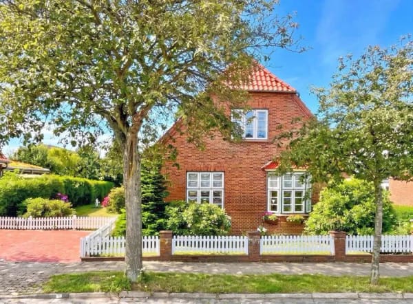 Immobilie in Wyk auf Föhr - Historisches Stadthaus in zentrumsnaher Lage - Bild 0