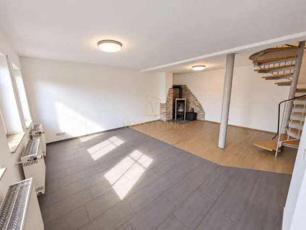 Immobilie in Bad Nauheim - Renovierte und großzügige hausähnliche Wohnung mit eigenem Eingang auf 3 Etagen + Garage und Garten - Bild 1