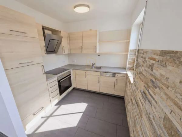 Immobilie in Bad Nauheim - Renovierte und großzügige hausähnliche Wohnung mit eigenem Eingang auf 3 Etagen + Garage und Garten - Bild 3