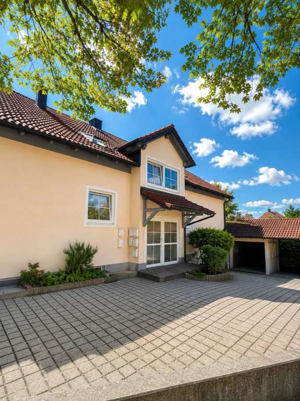 Immobilie in Siegenburg - Attraktive 3-Zimmer-Erdgeschosswohnung mit Balkon – ideal zur Eigennutzung oder Kapitalanlage - Bild 1