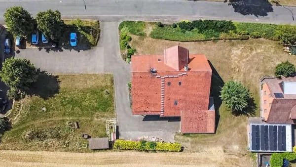 Immobilie in Alheim - Alheim: Großzügig wohnen, flexibel leben – Zweifamilienhaus mit außergewöhnlichem Platzangebot - Bild 1