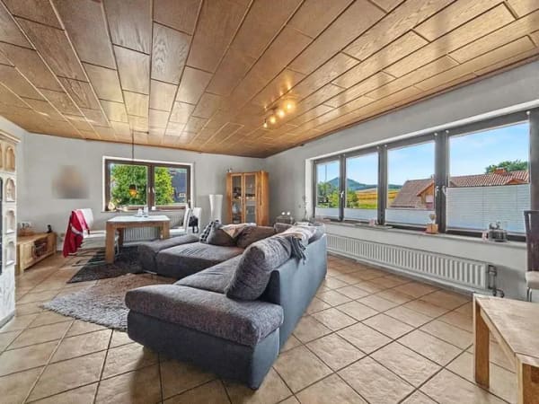 Immobilie in Alheim - Alheim: Großzügig wohnen, flexibel leben – Zweifamilienhaus mit außergewöhnlichem Platzangebot - Bild 2