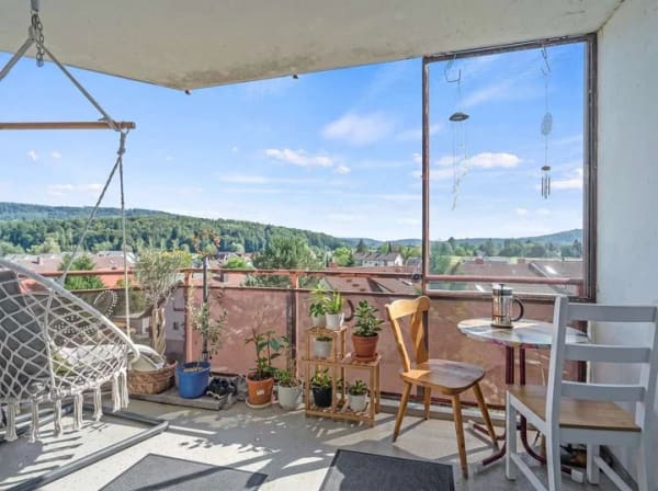 Immobilie in Rielasingen-Worblingen - Über den Dächern von Rielasingen - gepflegte 2 -Zimmer-Wohnung mit Südbalkon und Außenstellplatz - Bild 2