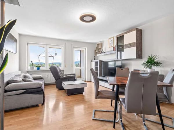 Immobilie in Rielasingen-Worblingen - Über den Dächern von Rielasingen - gepflegte 2 -Zimmer-Wohnung mit Südbalkon und Außenstellplatz - Bild 3