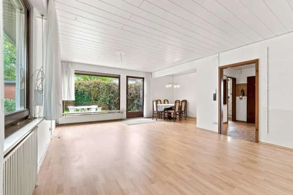 Immobilie in Rheinbach - Bezugsfreies Einfamilienhaus mit zwei Wohnebenen, Garten, Balkon und Garage in Rheinbach / Merzbach - Bild 2