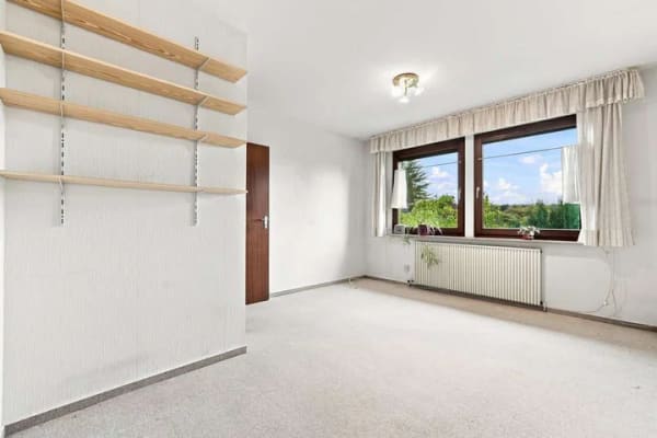 Immobilie in Rheinbach - Bezugsfreies Einfamilienhaus mit zwei Wohnebenen, Garten, Balkon und Garage in Rheinbach / Merzbach - Bild 3