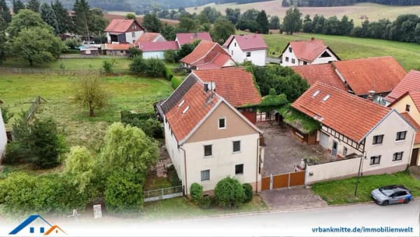 Immobilie in Sonnenstein - Einfamilienhaus mit ehemaligem landwirtschaftlichem Hofensemble, Scheune und Garagen - Bild 2