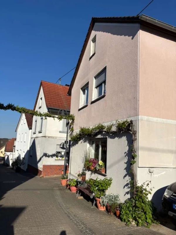 Immobilie in Langenlonsheim - Solide vermietetes Zweifamilienhaus im Herzen von Langenlonsheim - Bild 2