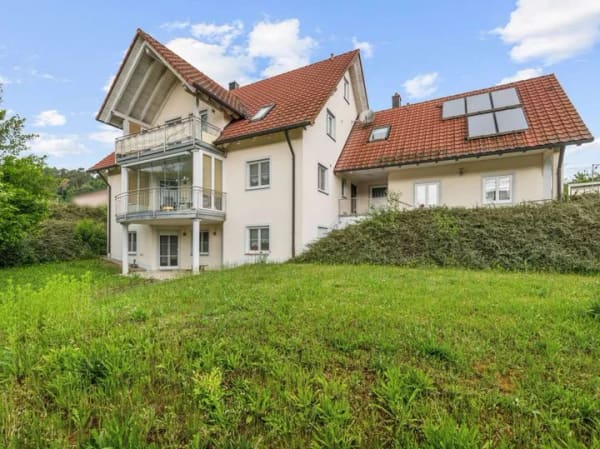 Immobilie in Ehekirchen - Charmantes Mehrfamilienhaus mit 3 Wohneinheiten in idyllischer Hanglage von Ehekirchen - Bild 0