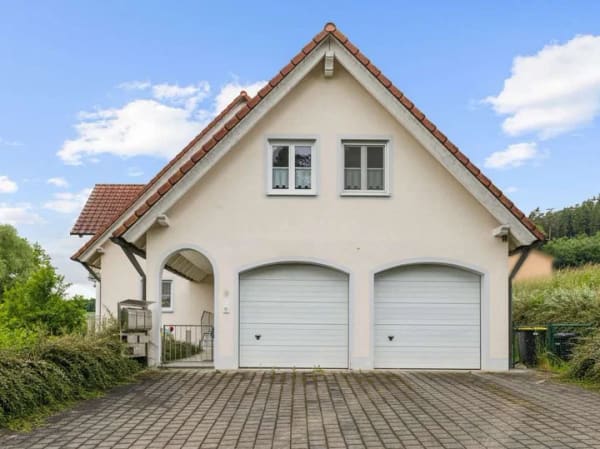 Immobilie in Ehekirchen - Charmantes Mehrfamilienhaus mit 3 Wohneinheiten in idyllischer Hanglage von Ehekirchen - Bild 1