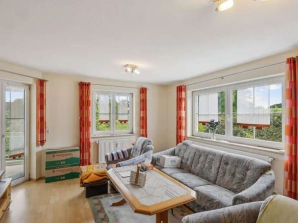 Immobilie in Ehekirchen - Charmantes Mehrfamilienhaus mit 3 Wohneinheiten in idyllischer Hanglage von Ehekirchen - Bild 3