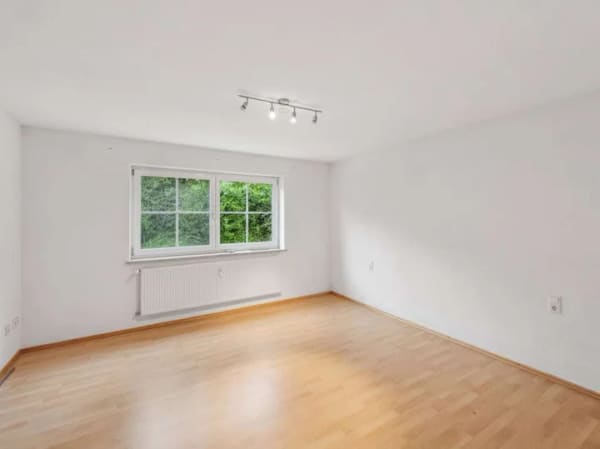 Immobilie in Ehekirchen - Charmantes Mehrfamilienhaus mit 3 Wohneinheiten in idyllischer Hanglage von Ehekirchen - Bild 4